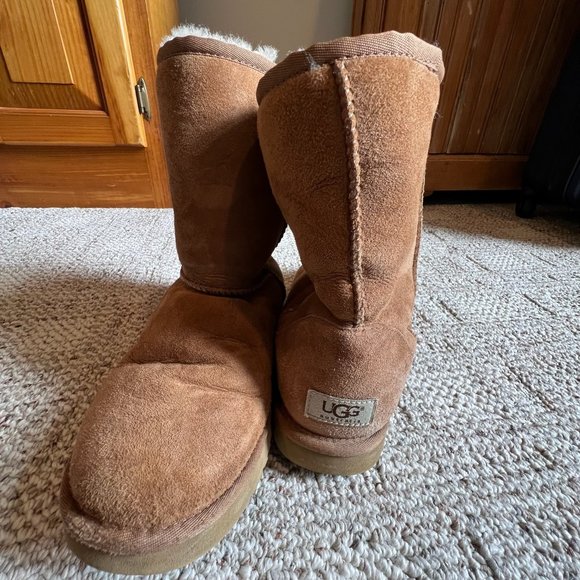 UGG Classic Short II Boot - Picture 1 of 6